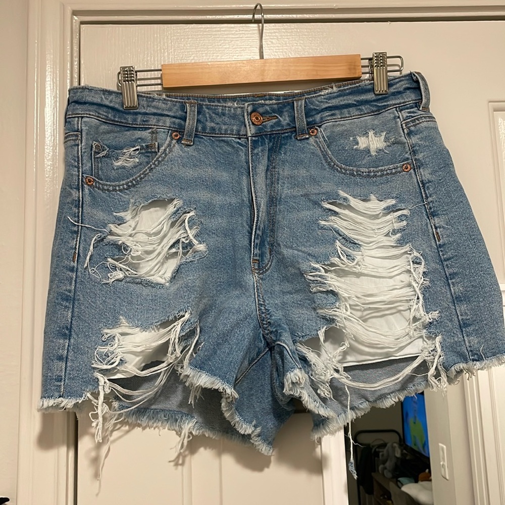 AE High-waisted shorts: size 12